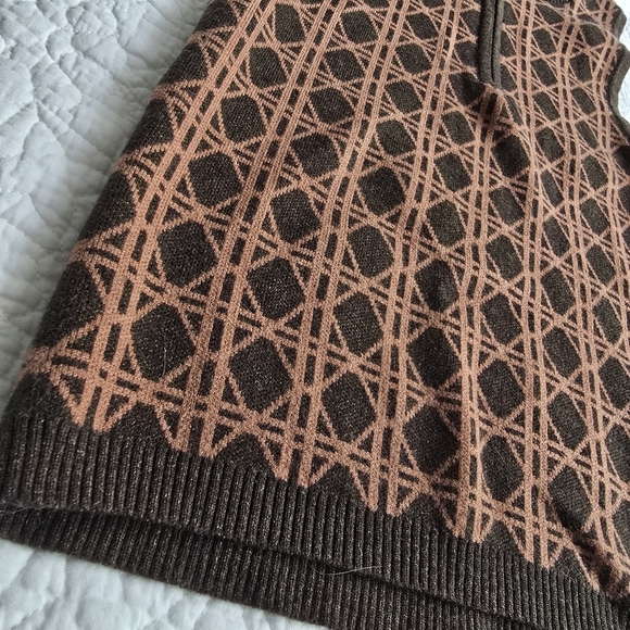 Heartloom Dorsa Knit Geometric Sleeveless Front Zip Sweater Top - Cocoa Brown - Picture 4 of 10